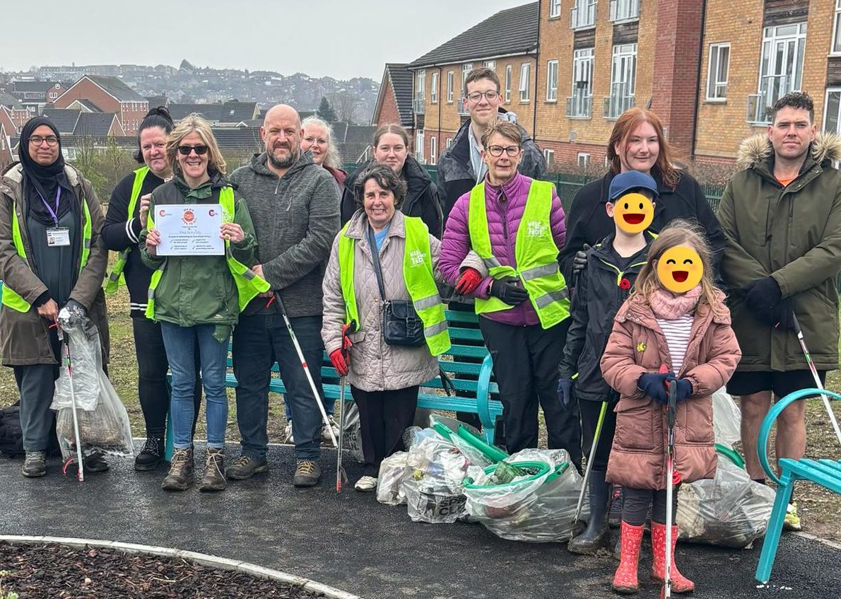 Group of volunteers from s2r litter picking